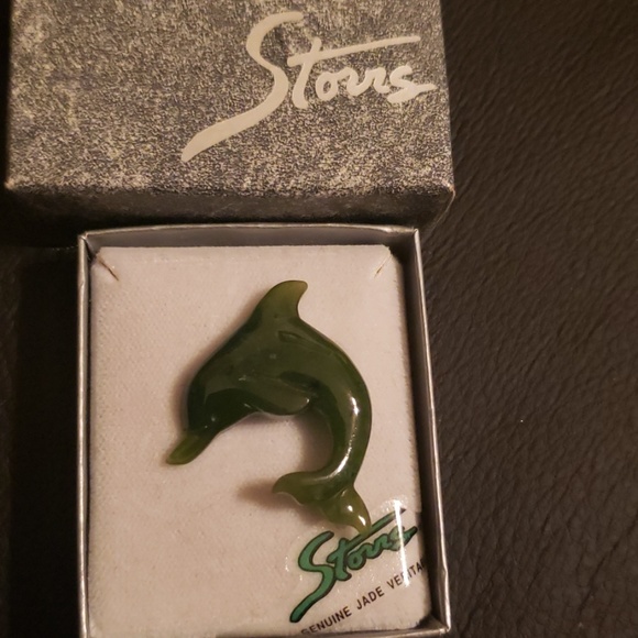 Genuine Jade dolphin pin - Picture 1 of 2